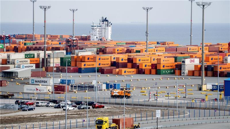 Wandel und Wachstum: Wie sich der Hafen Wilhelmshaven ändert In diesem Jahr sollen zwischen 1,3 und 1,5 Millionen Standardcontainer im JadeWeserPort umgeschlagen werden.