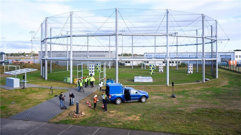 In diesem Käfig in Braunschweig testet das Deutsche Zentrum für Luft- und Raumfahrt Drohnen. (Archivbild)