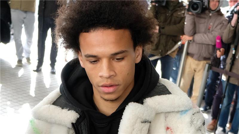 In diesem Outfit kam Leroy Sané 2019 in Wolfsburg an. (Archivbild) 
