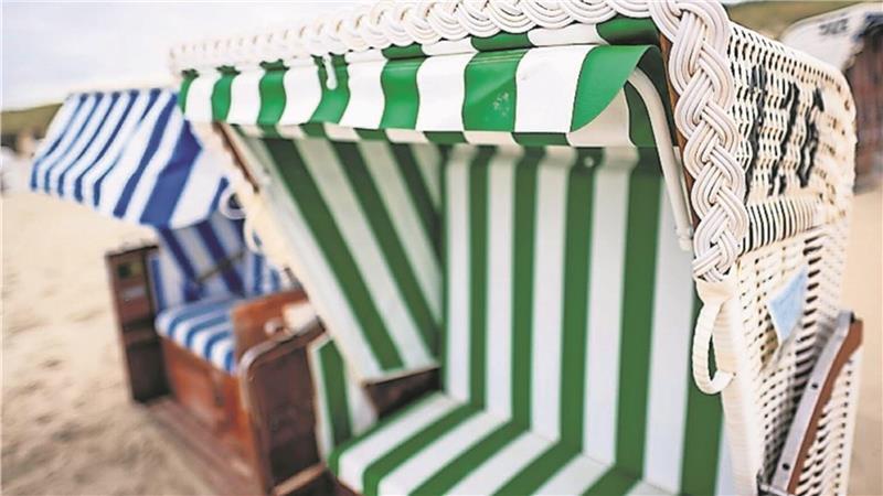 Nachhaltigkeit: Sehen so die Strandkörbe der Zukunft aus? In diesem Sommer erprobt die Nordseeinsel Spiekeroog Strandkörbe aus recyceltem Kunststoffgeflecht.