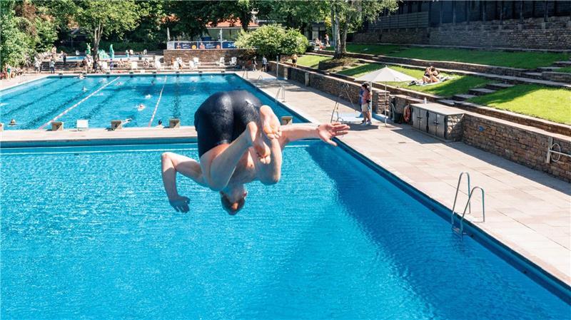 Hamburger Freibadsaison fiel buchstäblich ins Wasser In diesem Sommer kamen nur wenige Besucher in die Hamburger Freibäder. (Archivfoto)