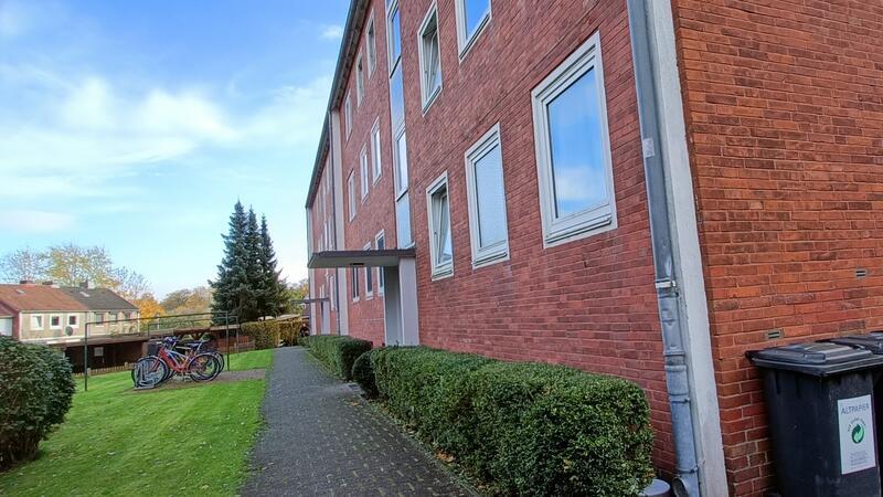Geiselnahme am Flughafen: Nachbarn berichten von dramatischen Szenen in Stade In diesem Wohnhaus in Stade hat die Mutter mit ihrer kleinen Tochter gelebt. Ihr jetziger Aufenthaltsort ist nicht bekannt.