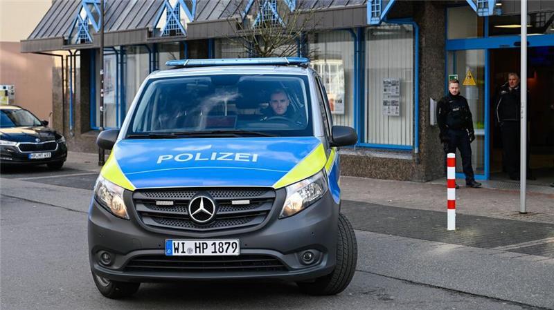 In dieser Bankfiliale hielt ein Mann eine Frau über mehrere Stunden fest.