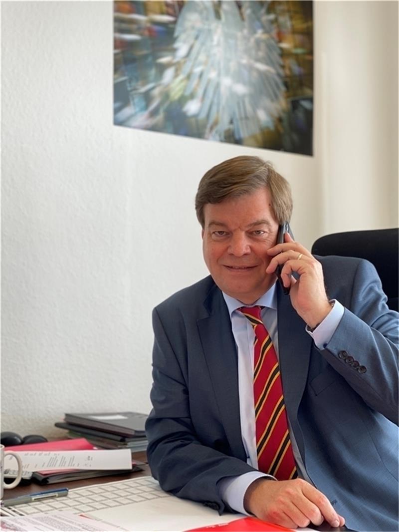 „In dieser Einzigartigkeit gehört das Bauwerk derzeit zu einem der interessantesten Brückenbauwerke der Republik“ – Staatssekretär Enak Ferlemann (CDU) zu der einst heftig umstrittenen A-26-Brücke über die Este in Buxtehude.