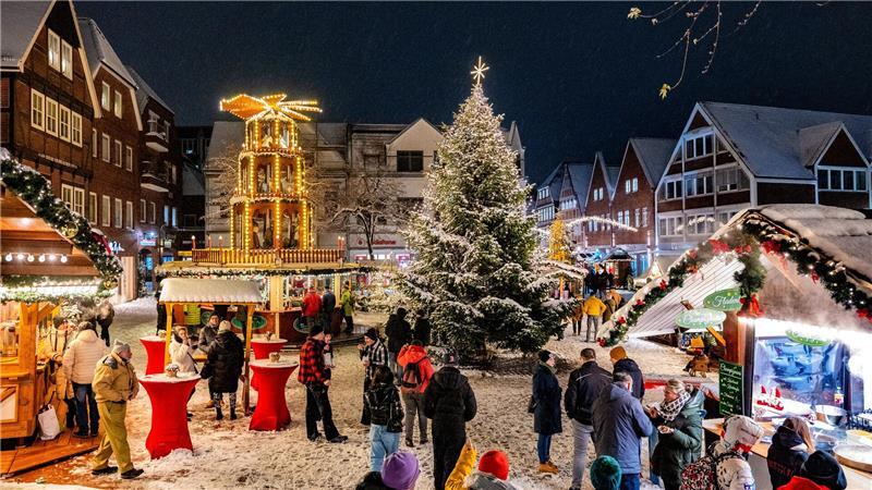 In dieser Woche öffnen die ersten Weihnachtsmärkte im Landkreis. In Stade müssen sich Glühwein-Fans noch etwas gedulden.