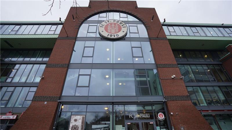 In dieses Stadion wollen viele: das Hamburger Millerntor-Stadion des FC St. Pauli. (Bildarchiv)