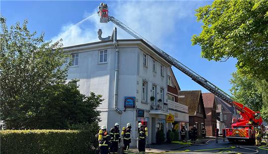 In einem Haus in Steinkirchen ist am Dienstag ein Feuer ausgebrochen. Foto: Vasel