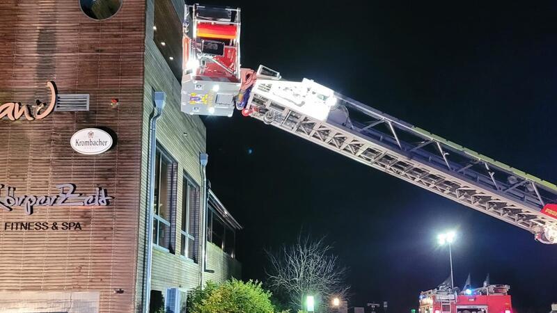 Feuerwehr rückt zum Elbstrand Resort Krautsand aus In einem Hotel in Drochtersen-Krautsand ist am Sonntag ein Feuer ausgebrochen.