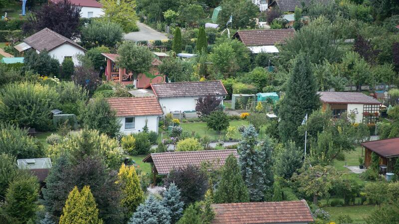 In einem Kleingartenverein fand man den Schwerverletzten (Symbolbild).