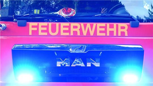 In einem Lübecker Lackierzentrum brennt es. (Symbolbild)