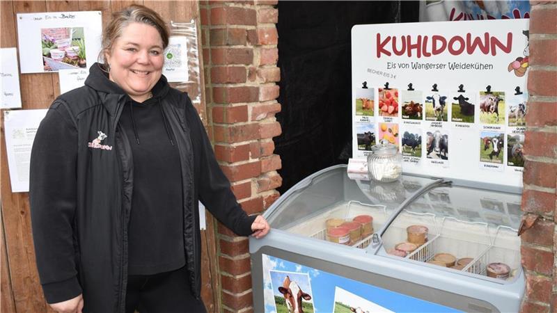 So entsteht das Kuhldown-Eis im Gasthof zur Post in Wangersen In einem Nebengebäude des Gasthofs zur alten Post in Wangersen steht die Truhe, in der Marina Brinkmann Eis in verschiedenen Geschmacksrichtungen anbietet.