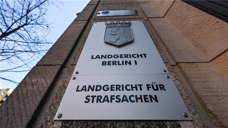 In einem Prozess um gestohlene Kunstobjekte von Friedhöfen müssen sich Eheleute im Alter von 68 und 63 Jahren sowie ein mutmaßlicher Hehler verantworten. (Symbolbild) 