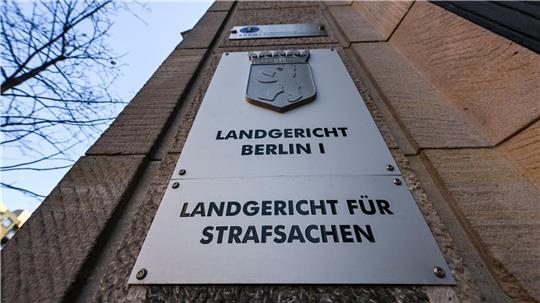 In einem Prozess um gestohlene Kunstobjekte von Friedhöfen müssen sich Eheleute im Alter von 68 und 63 Jahren sowie ein mutmaßlicher Hehler verantworten. (Symbolbild) 
