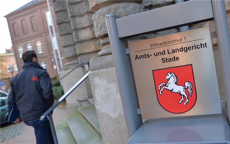 Würge-Angriff in Bliedersdorf: Opfer nach Falschaussage „mit Schlaganfall bestraft“ In einem Sicherungsverfahren muss sich der 41 Jahre alte Mann wegen Körperverletzung und Freiheitsberaubung vor dem Landgericht Stade verantworten. Foto: dpa