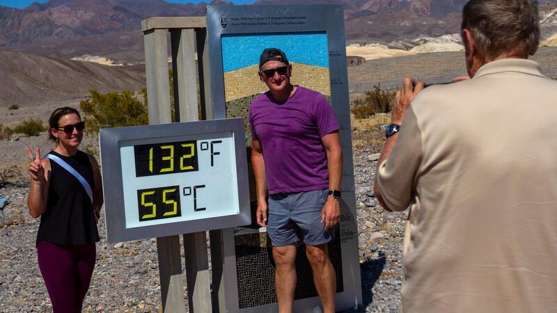 Heißester Ort der Welt: Lebensgefahr im Death Valley In einem Tal im Westen der USA zeigt das Thermometer 55 Grad Celsius an.