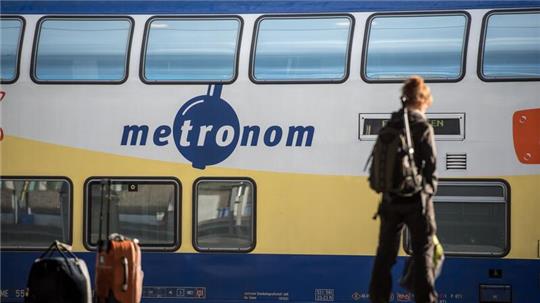 In einem Zug von Hamburg nach Lüneburg eskaliert eine Fahrkartenkontrolle. (Symbolbild)