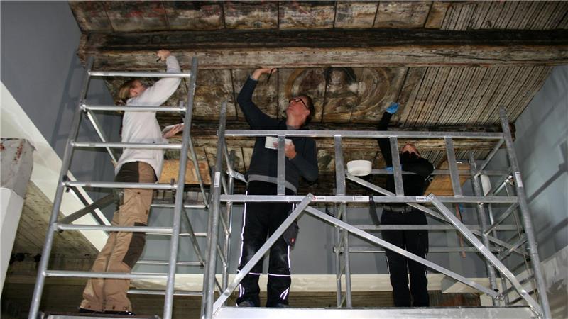 Hinter Chipstüten im Supermarkt: Mysteriöses Kunstwerk in Lüneburg aufgetaucht In einem ehemaligen Supermarkt mitten in Lüneburg wurde vor Jahrzehnten ein Deckengemälde entdeckt und freigelegt.