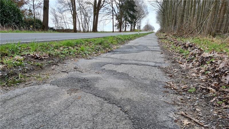 In einem schlechten Zustand ist der Fahrradweg zwischen Mulsum und Fredenbeck. Foto: Beneke