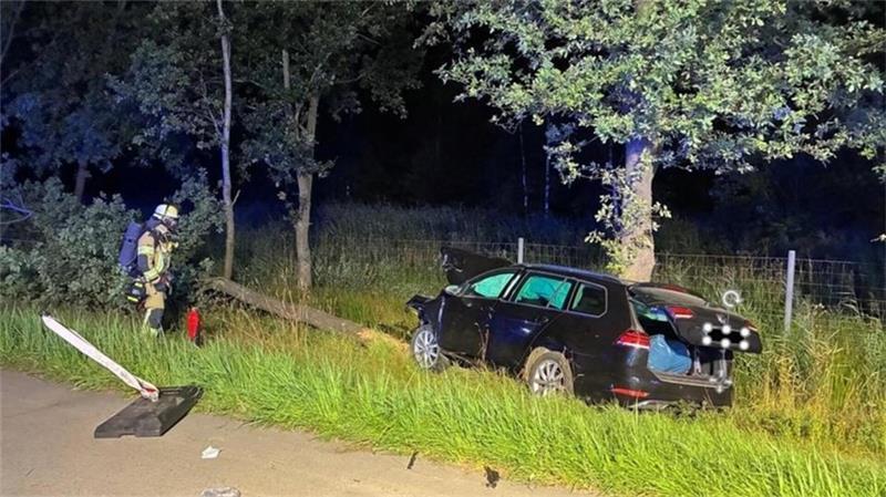 Sechs Verletzte: Auto kommt von B73 ab und überschlägt sich In einer Baustelle auf der A27 kam es zu einem Auffahrunfall mit mehreren Fahrzeugen. Zwei Personen wurden ins Krankenhaus gebracht.