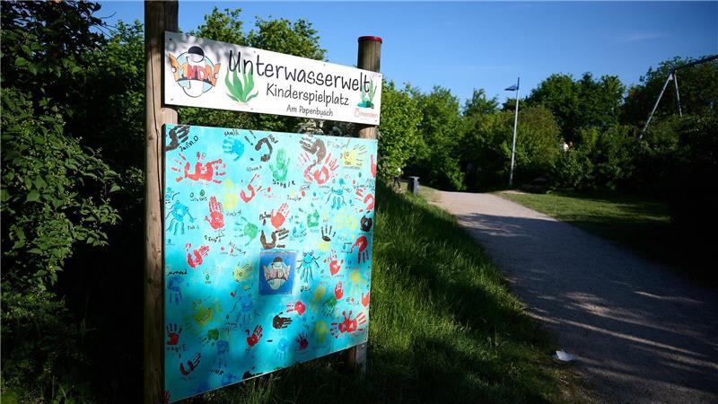 In einer Nacht im Mai wurde der Spielplatz zum Tatort - nun sind der Haupttäter und mehrere Beteiligte verurteilt worden. (Archivbild)