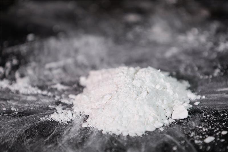 Kokain auf Bestellung: Drogen-Dealer gestehen „Puderzucker“-Handel In einer Tüte lagen 300 Gramm Kokain - von der Bande in ihren Gesprächen als „Puderzucker“ bezeichnet. Foto: dpa (Symbolbild)