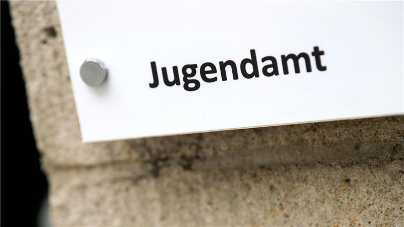 Weniger Inobhutnahmen nach unbegleiteten Einreisen In einer akuten Krisensituation kann das Jugendamt Minderjährige vorübergehend aus der bisherigen Umgebung herausnehmen und an einem sicheren Ort unterbringen. (Archivbild)
