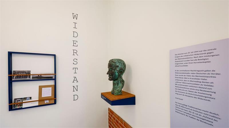 Geschichte und Wandel: Ein Rundgang durch die Marineschule In einer neuen Dauerausstellung setzt sich die Marine kritisch mit ihrer Geschichte auseinander.