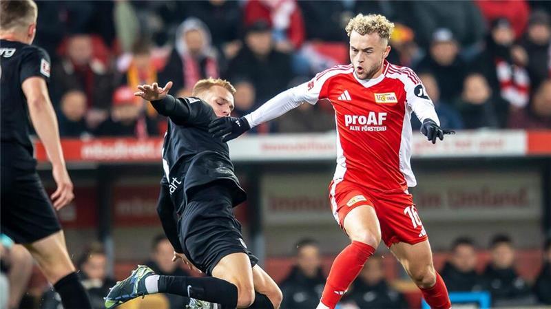 Rönnow rettet Union Punkt: Keeper ärgert Freiburg und Grifo In einer umkämpften Partie störten beide Teams den Gegner früh.