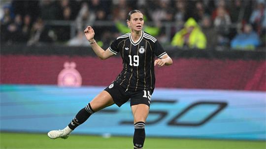 In froher Erwartung: Klara Bühl, kurz bevor ihr Torschuss zum 2:1 im Netz landet.