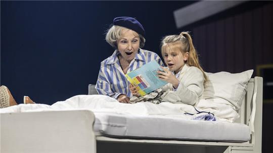In ihrem einzigen Text für Erwachsene sucht die berühmte Autorin Astrid Lindgren im Stadeum das verlorene Paradies ihrer Kindheit auf.