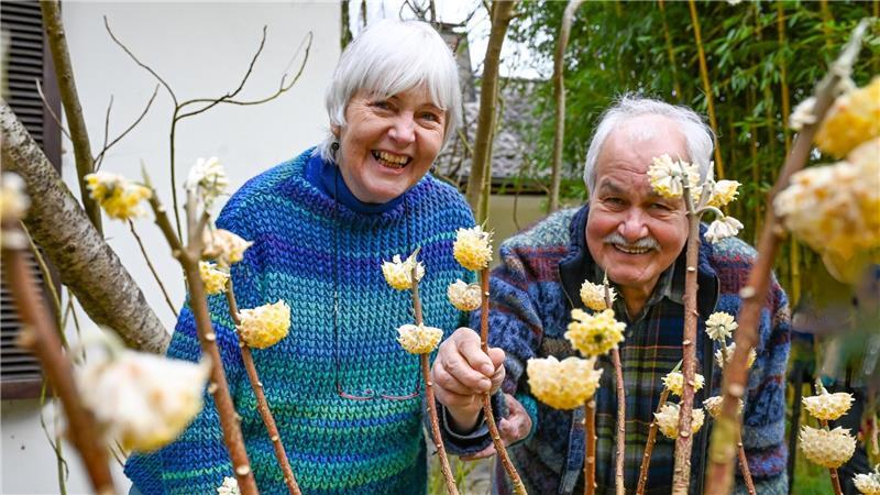 In ihrem großen Garten bietet sich viel Platz zum Bewegen für Karen Smetacek und Ehemann Victor. 