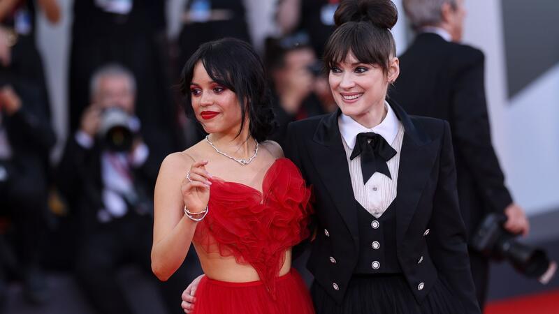 In ihrem neuen Film spielen Jenna Ortega und Winona Ryder Tochter und Mutter.