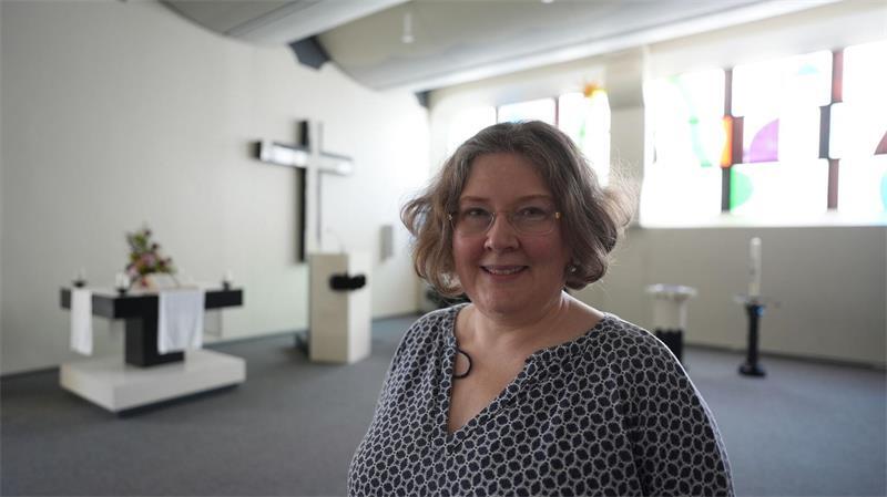 Nordkirche gibt Gebäude auf – „Wie ein Abbruchunternehmen“ In ihrer Gemeinde leben noch ältere Mitglieder, die sich an die Grundsteinlegung der Zachäus-Kirche erinnern können, sagt Pastorin Astrid Wolters.