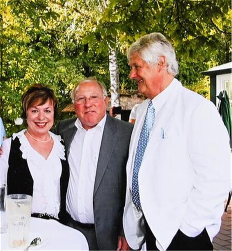 In ihrer Kneipe begrüßte Halina Laws (von links) regelmäßig prominenten Besuch, etwa Uwe Seeler und Max Lorenz.