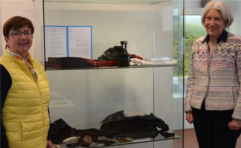 In ihrer Zusammenarbeit entstand die Ausstellung: Monika Roesberg (links) und Karola von der Osten-Sacken. Foto Wilkening