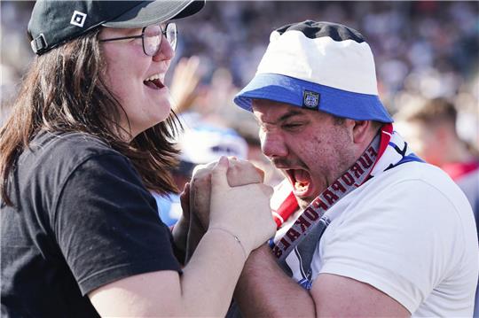 In jüngster Zeit besonders tragisch aus Fan-Sicht: der voreilige Aufstiegsjubel am letzten Spieltag der vergangenen Saison. Foto: dpa