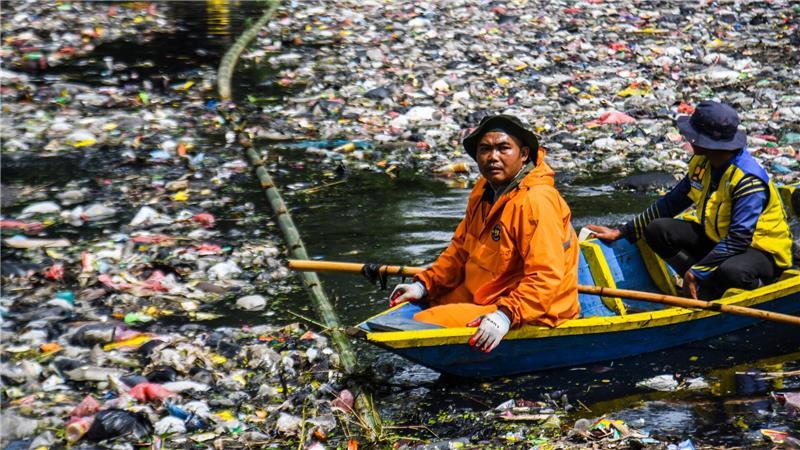 Letzte Chance: Verhandlungen über UN-Plastik-Abkommen In manchen Ländern ist vor lauter Plastikmüll auf Flüssen kaum noch ein Durchkommen. (Archivbild)