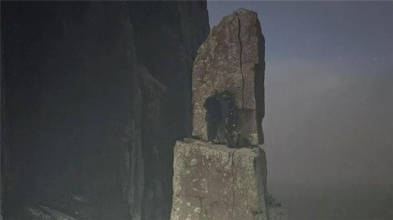 Auf Felsnadel gefangen: Kletterer von „Totem Pole“ gerettet In schwindelerregender Höhe waren die Kletterer stundenlang auf einem kleinen Felsvorsprung gefangen.