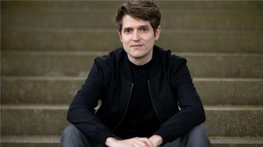 In seinem neuen Buch „Die Geschichten in uns. Vom Schreiben und vom Leben“ offenbart der Bestsellerautor so viel Privates und Persönliches wie nie zuvor. (Foto - Archiv) 