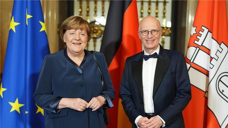 In seiner Rede beim Matthiae-Mahl kritisiert Hamburgs Bürgermeister Peter Tschentscher die US-Zollpolitik.