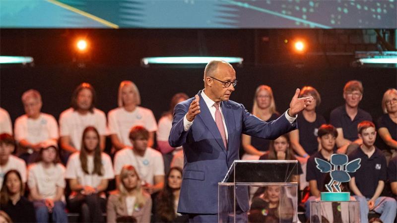 Warum das Abi-Zeugnis des Kanzlers unter Verschluss ist In seiner Rede wirkte er aufgekratzt.