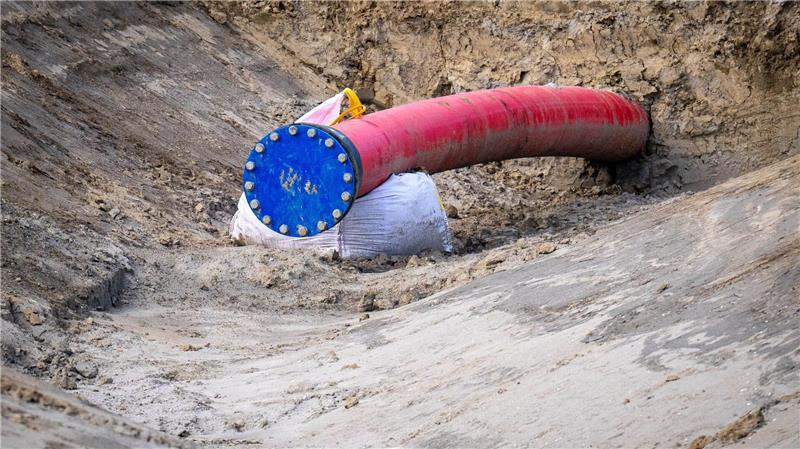 Bohrung im Watt: Weitere Arbeiten für Stromkabel unter Norderney und Baltrum In solche Kunststoffrohre werden später die Stromkabel eingezogen. (Archivbild)