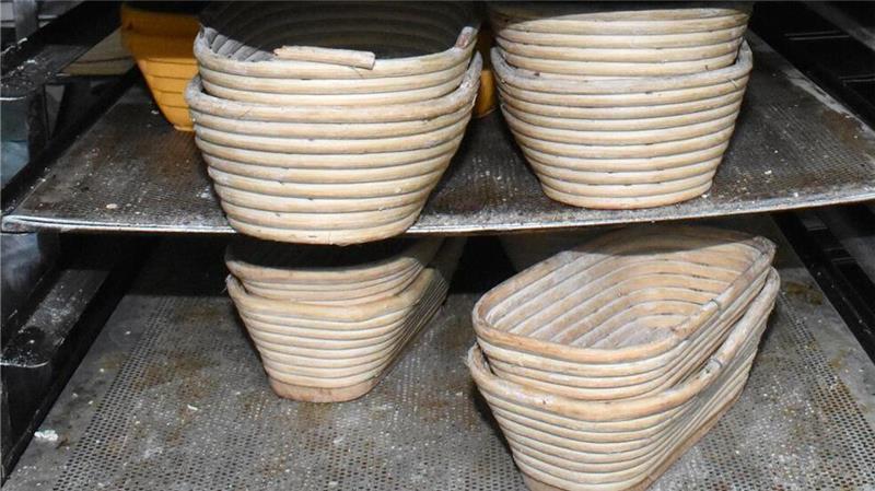 In solchen Körben gärt der Brotteig, bevor er verarbeitet wird. Ein bekömmliches und aromatisches Brot ruht sehr lange, bevor es in den Ofen geschoben wird.