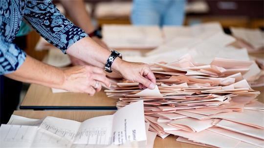 In sozialen Netzwerken wird dazu aufgerufen, die Auszählung der Stimmen zu beobachten. (Archivbild)