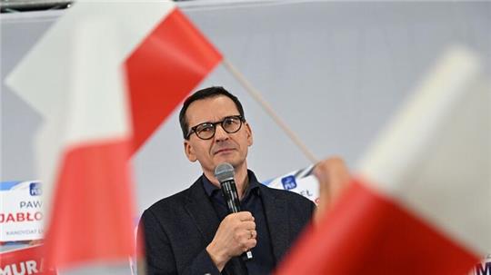 In spätestens 14 Tagen muss Mateusz Morawiecki im Parlament die Vertrauensfrage stellen - und sein Kabinett wird krachend durchfallen. Polnische Medien spotten über die „Zwei-Wochen-Regierung“ und „Morawieckis Krippenspiel“.