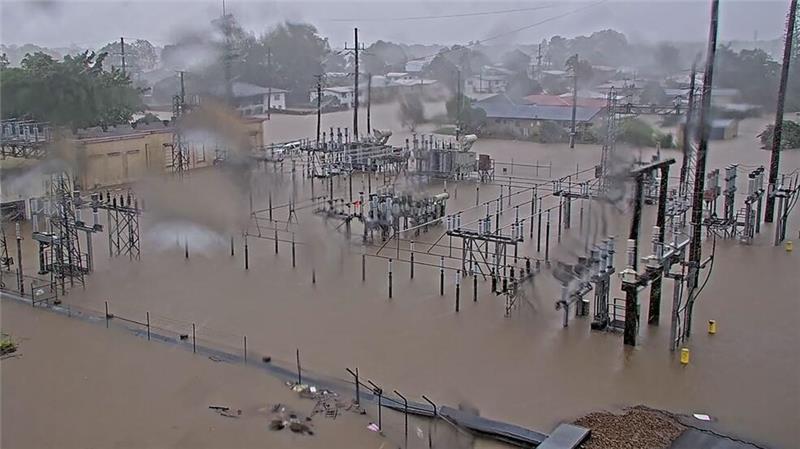 Rekord-Regen in Australien: Hochwasser lockt Krokodile an In vielen Teilen im Norden von Queensland stand das Wasser meterhoch.