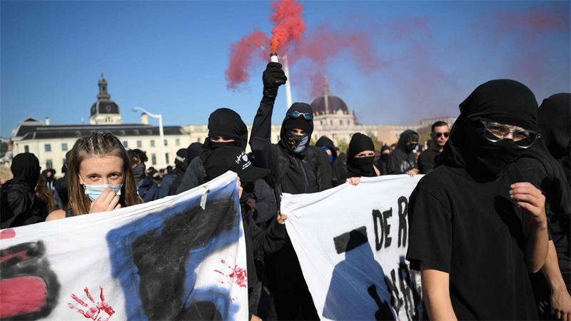 In vielen französischen Großstädten formierten sich Protestzüge.