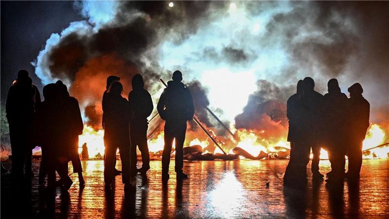 Dutzende Festnahmen bei Protestaktionen um Paris In zahlreichen Städten gibt es Protest.