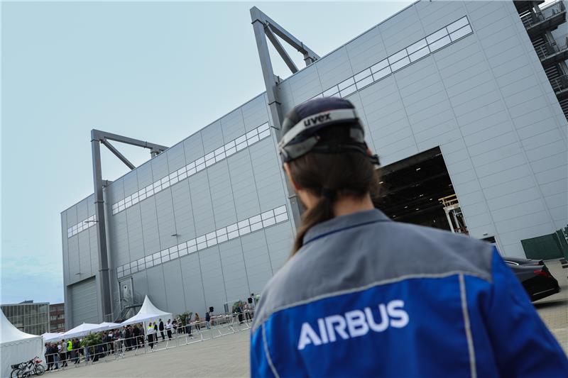 In Finkenwerder ist gerade erst eine 9600 Quadratmeter große Ausrüstungsmontagehalle für den A321XLR entstanden. Foto: Ulrich Perrey/dpa