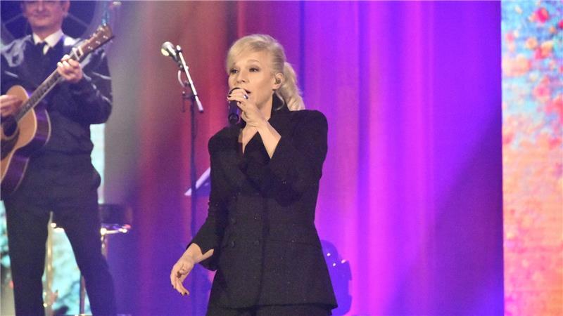 Vibrator-Song und Frauen-WG: Ina Müller bringt neues Album heraus Ina Müller trat im ausverkauften Stadeum in Stade auf.